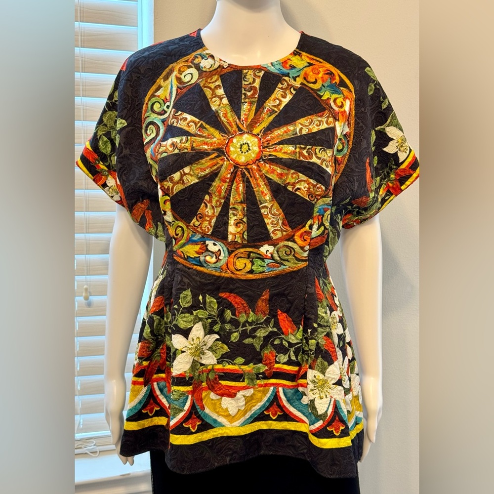 Dolce & Gabbana Exclusive women's shirt with multi-colored print size 44.
